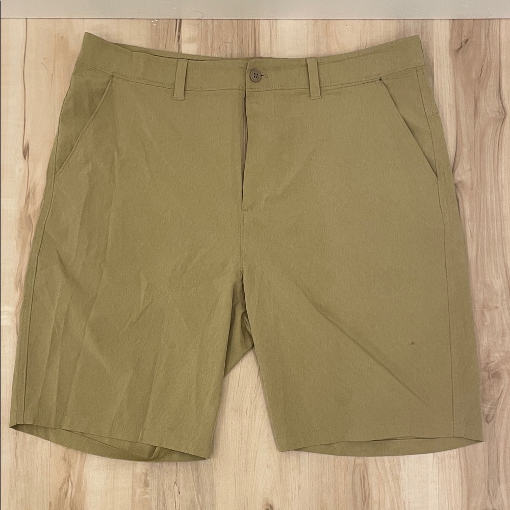 Old Navy Active Men's Shorts size 38 (Khaki color)